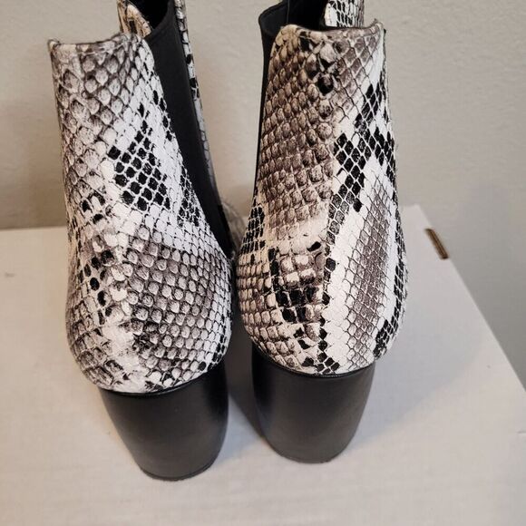 Lulus Snakeskin Chelsea Ankle Boots Women's 10 Booties 3" Heel Elastic Ankle - Picture 3 of 8